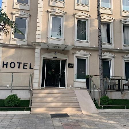 Soleo Hotel Тирана Екстериор снимка