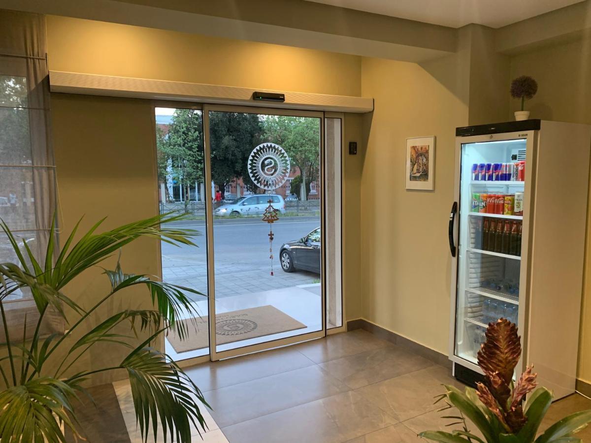 Soleo Hotel Тирана Екстериор снимка