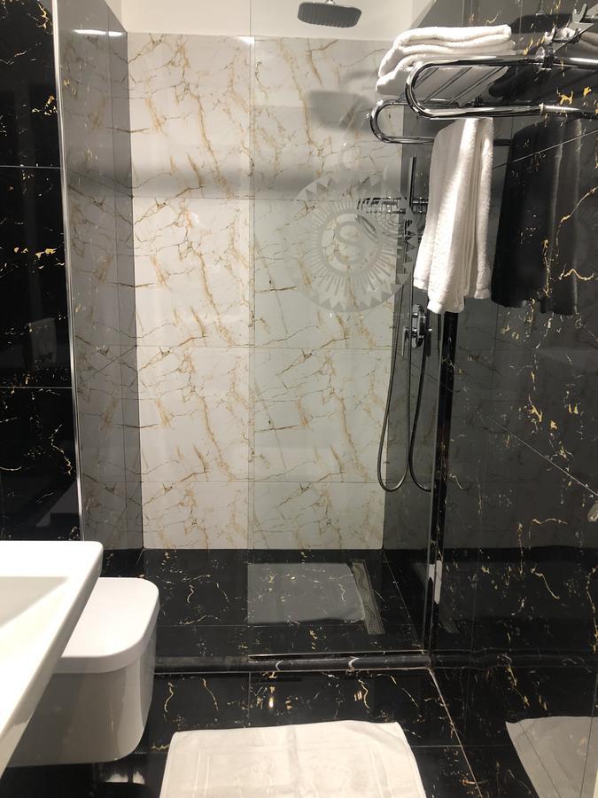 Soleo Hotel Тирана Екстериор снимка
