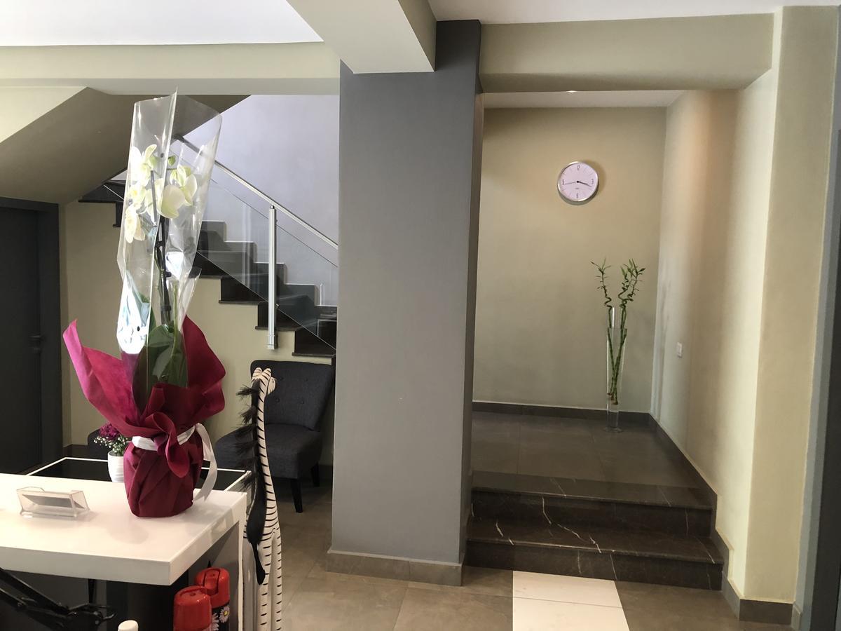 Soleo Hotel Тирана Екстериор снимка
