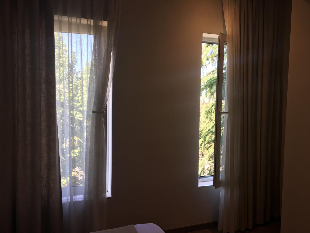 Soleo Hotel Тирана Екстериор снимка