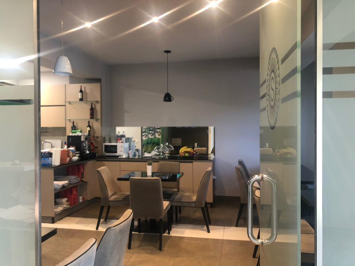 Soleo Hotel Тирана Екстериор снимка