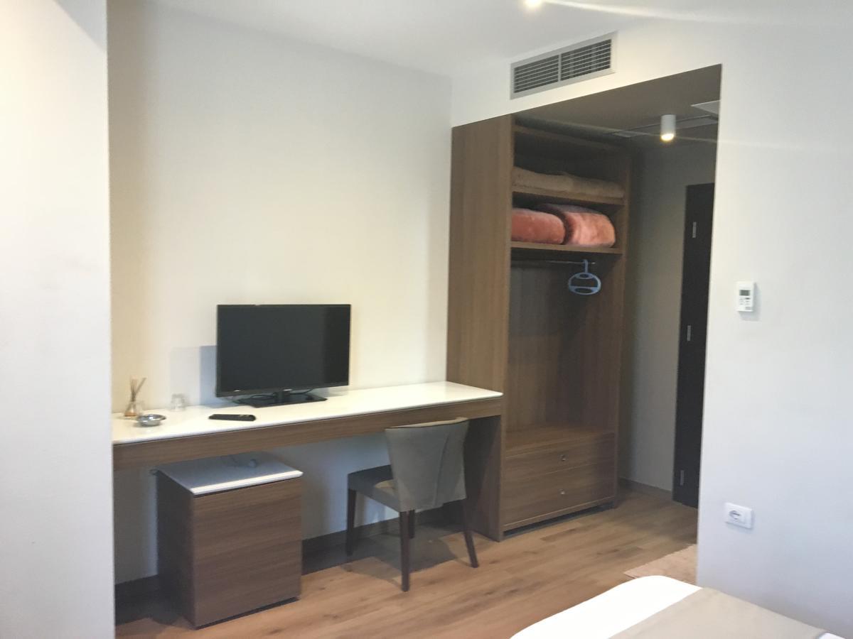 Soleo Hotel Тирана Екстериор снимка