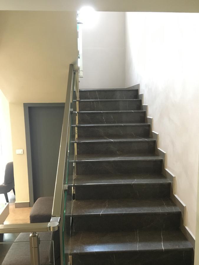Soleo Hotel Тирана Екстериор снимка